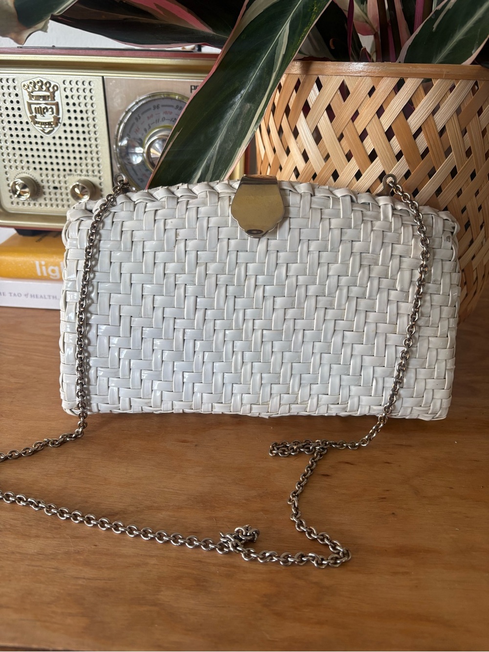 Vintage White Woven Chain Shoulder Bag | Made in Hong Kong | Retro crossbody - Picture 2 of 9